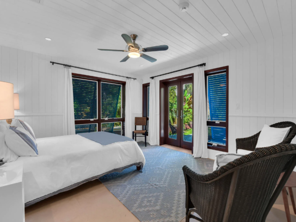 Luxury Coastal Retreat in Naples - Your Perfect Getaway